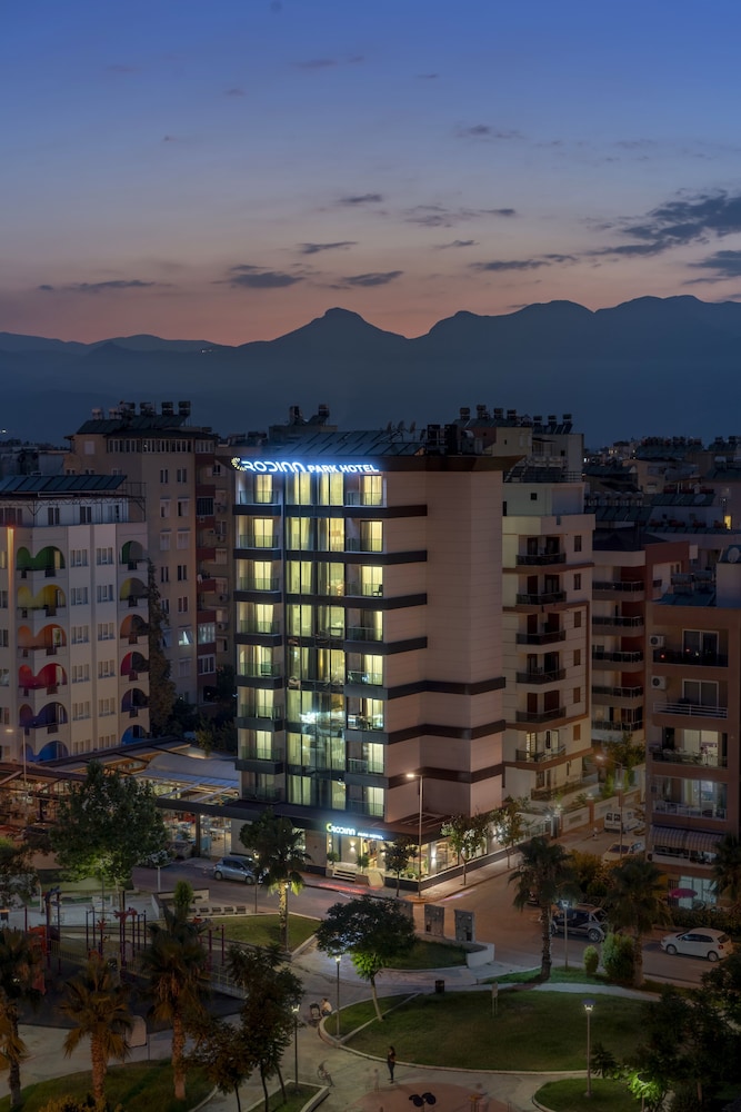 Rodinn Park Hotel — Hotel building in Antalya