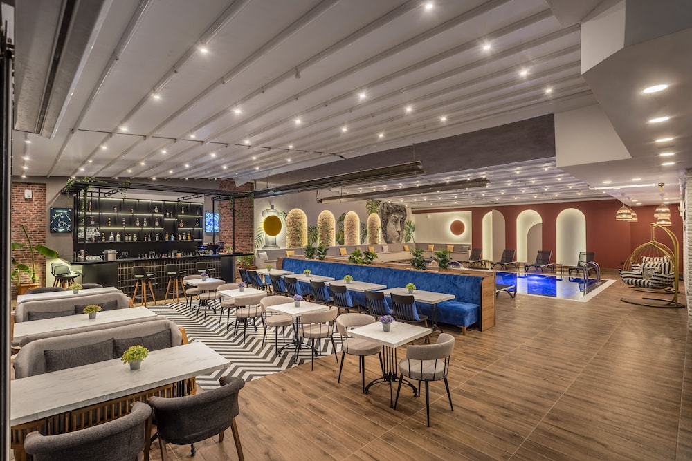 Rodinn Park Hotel — Restaurant & bars in Antalya