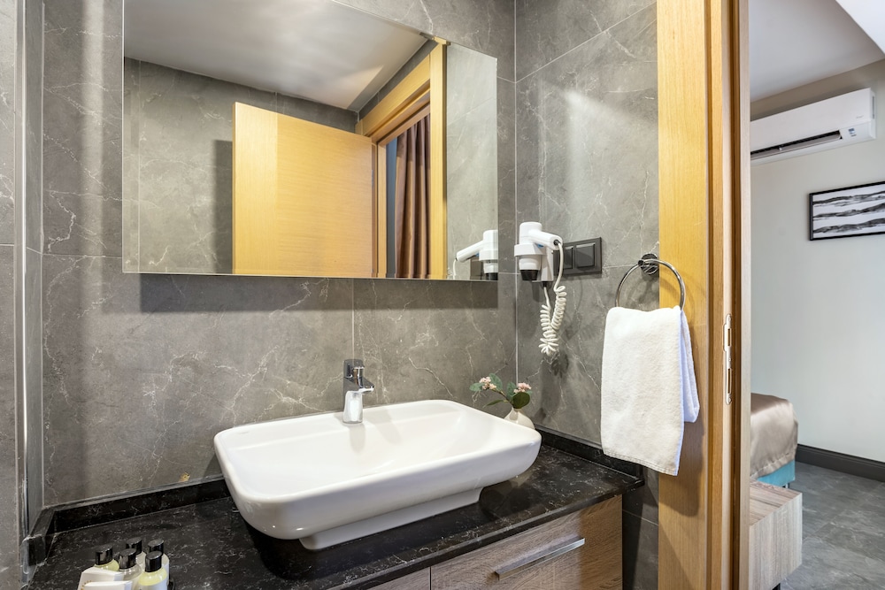 Rodinn Park Hotel — Hotel rooms in Antalya