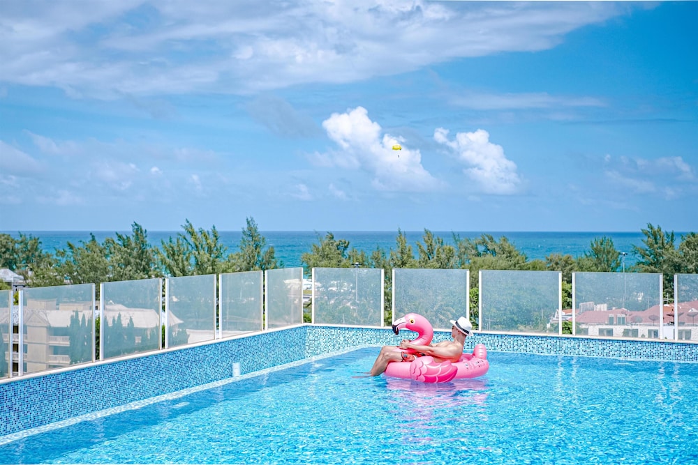 Chanalai Hillside Resort, Karon Beach — Swimming pool in Karon, Phuket Province