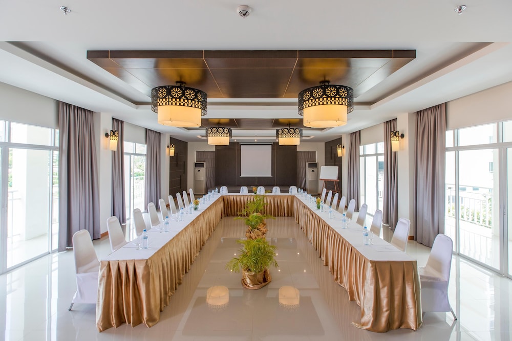 Chanalai Hillside Resort, Karon Beach — Restaurant & bars in Karon, Phuket Province