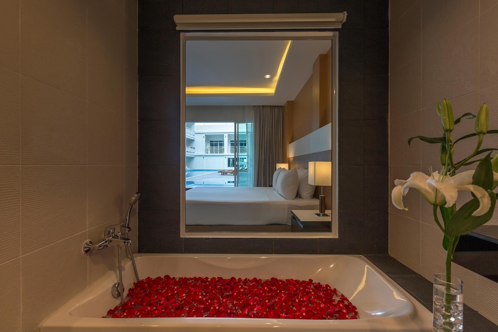 Chanalai Hillside Resort, Karon Beach — Hotel rooms in Karon, Phuket Province