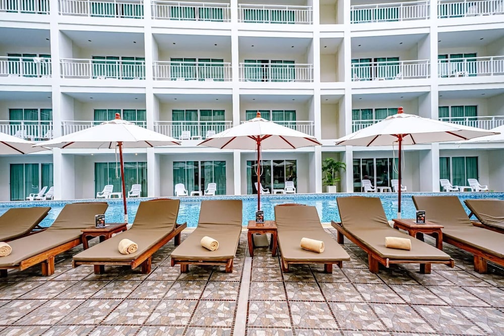Chanalai Hillside Resort, Karon Beach — Swimming pool in Karon, Phuket Province