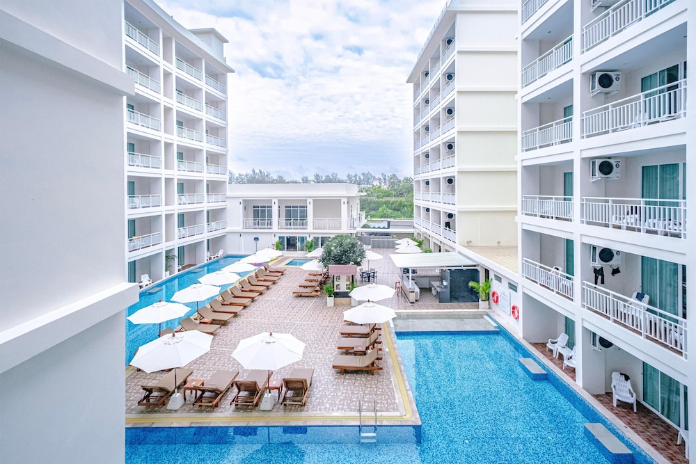 Chanalai Hillside Resort, Karon Beach — Swimming pool in Karon, Phuket Province