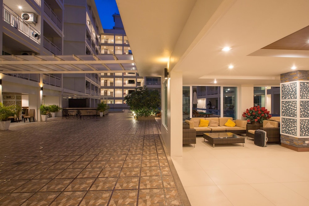 Chanalai Hillside Resort, Karon Beach — Hotel building in Karon, Phuket Province