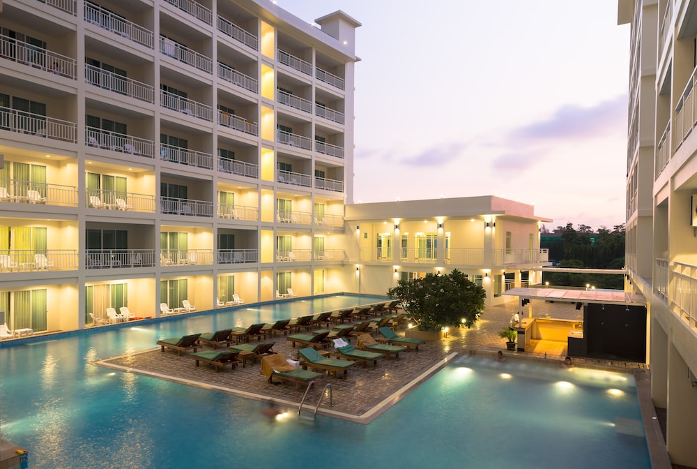 Chanalai Hillside Resort, Karon Beach — Swimming pool in Karon, Phuket Province