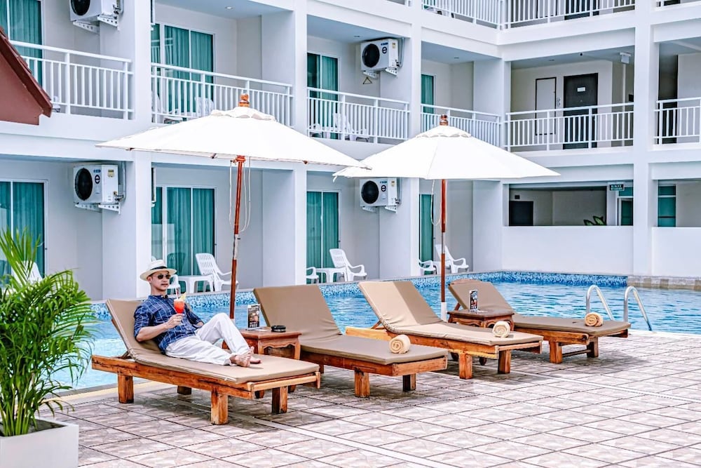 Chanalai Hillside Resort, Karon Beach — Swimming pool in Karon, Phuket Province