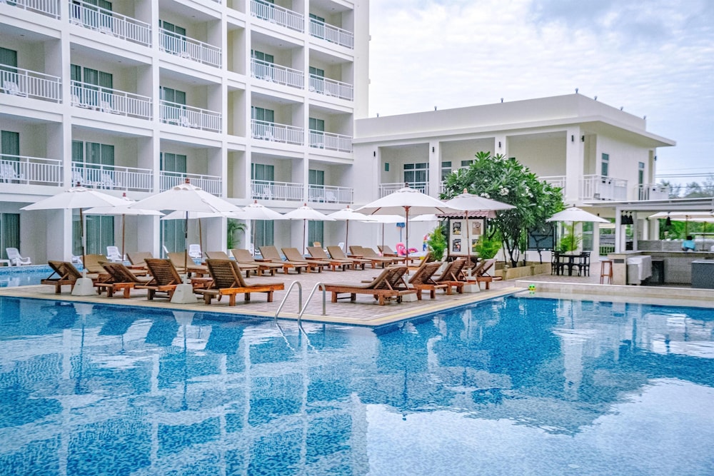 Chanalai Hillside Resort, Karon Beach — Swimming pool in Karon, Phuket Province