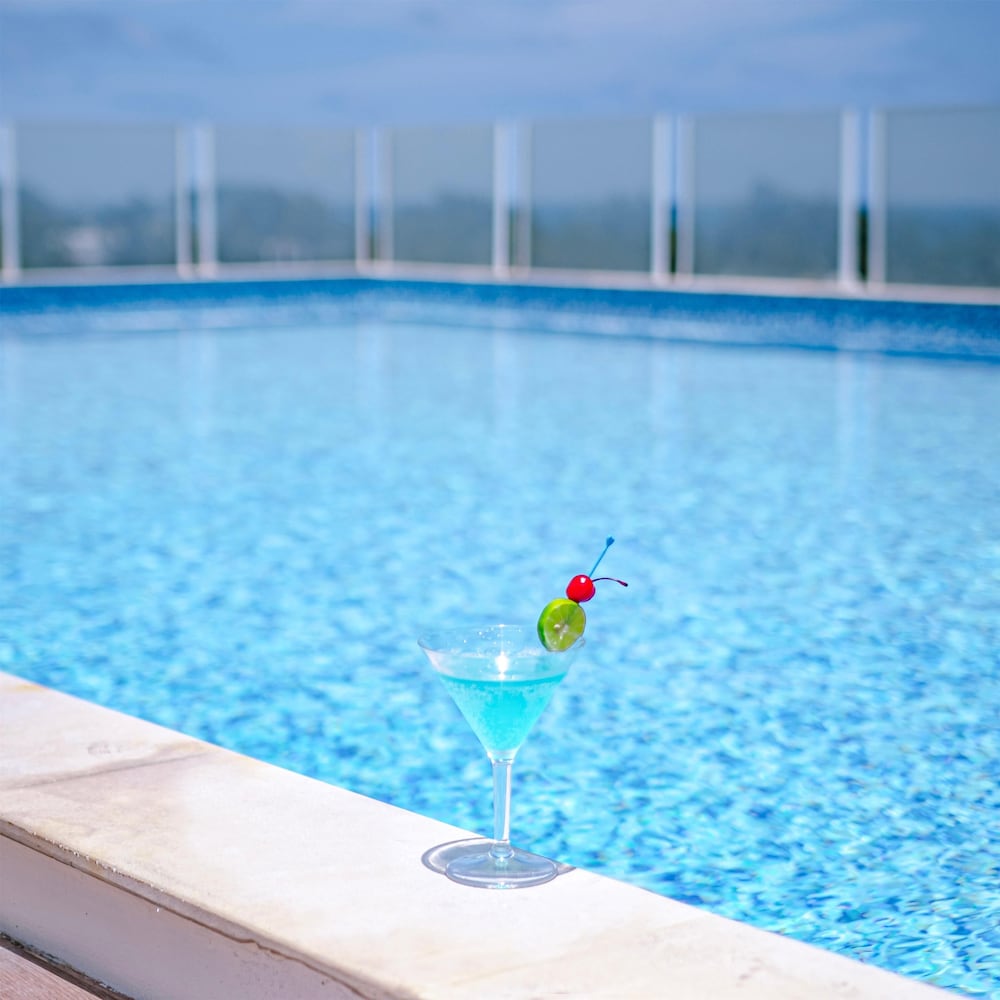 Chanalai Hillside Resort, Karon Beach — Swimming pool in Karon, Phuket Province