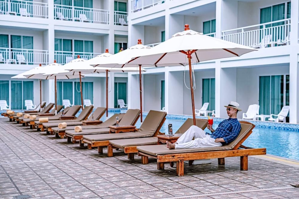 Chanalai Hillside Resort, Karon Beach — Swimming pool in Karon, Phuket Province