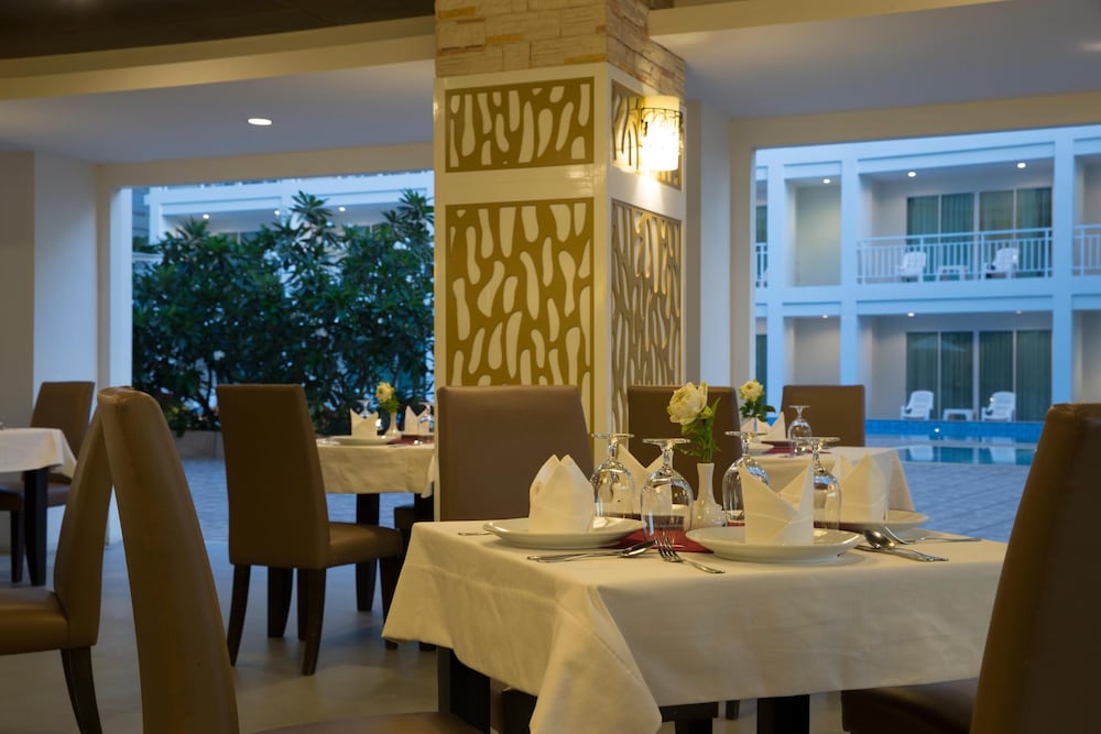 Chanalai Hillside Resort, Karon Beach — Restaurant & bars in Karon, Phuket Province