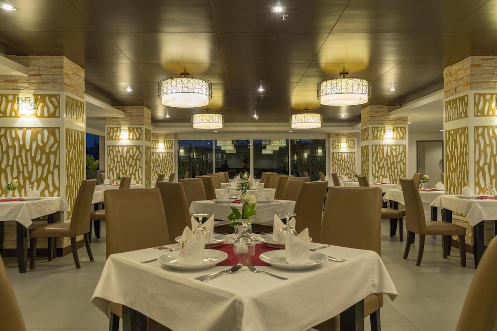 Chanalai Hillside Resort, Karon Beach — Restaurant & bars in Karon, Phuket Province