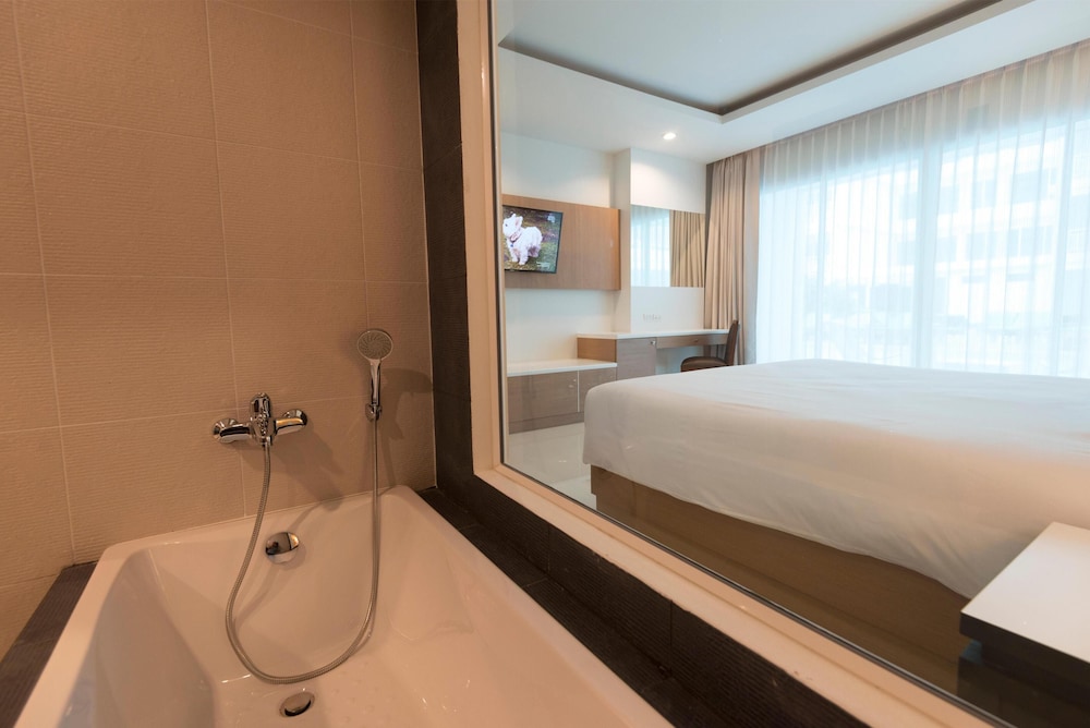 Chanalai Hillside Resort, Karon Beach — Hotel rooms in Karon, Phuket Province
