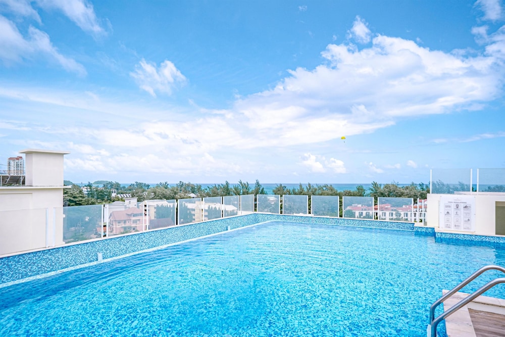 Chanalai Hillside Resort, Karon Beach — Swimming pool in Karon, Phuket Province