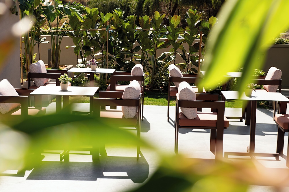 Cosmeen Lifestyle Boutique Stay — Restaurant & bars in Hersonissos