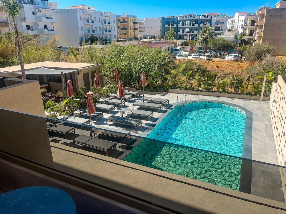 Cosmeen Lifestyle Boutique Stay — Swimming pool in Hersonissos