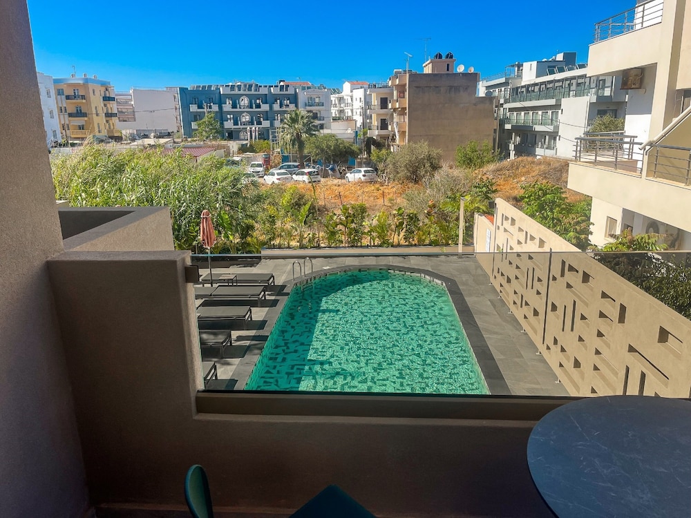 Cosmeen Lifestyle Boutique Stay — Swimming pool in Hersonissos