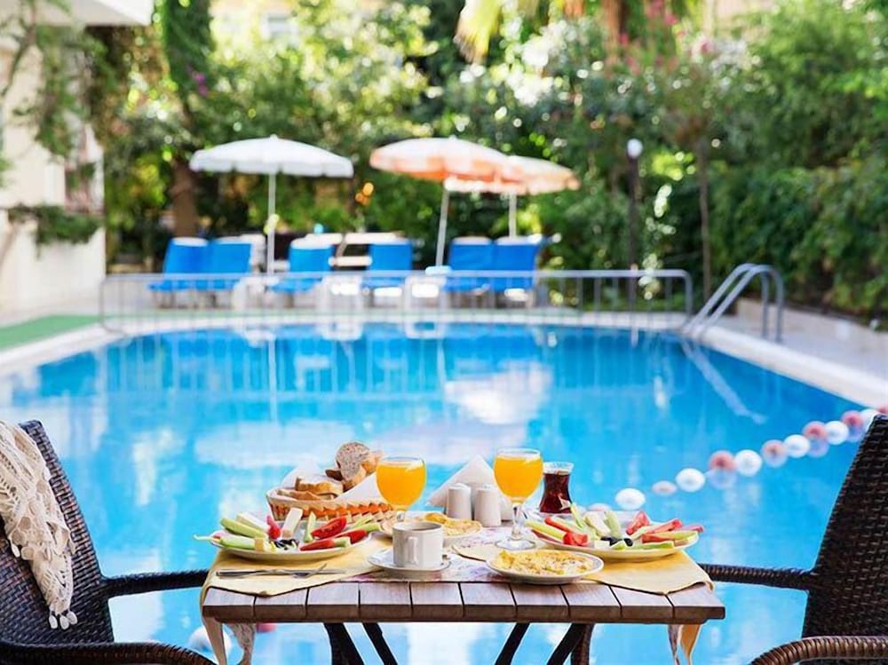 The S Apart & Suites Hotel — Swimming pool in Alanya