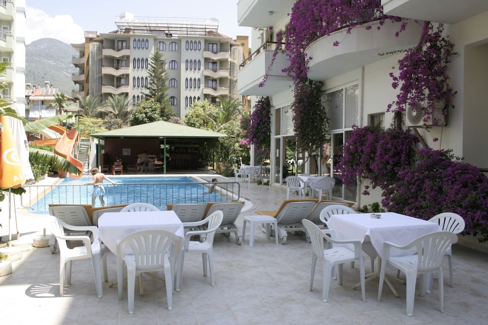 The S Apart & Suites Hotel — Swimming pool in Alanya