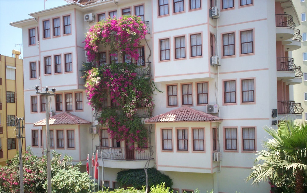 The S Apart & Suites Hotel — Hotel building in Alanya