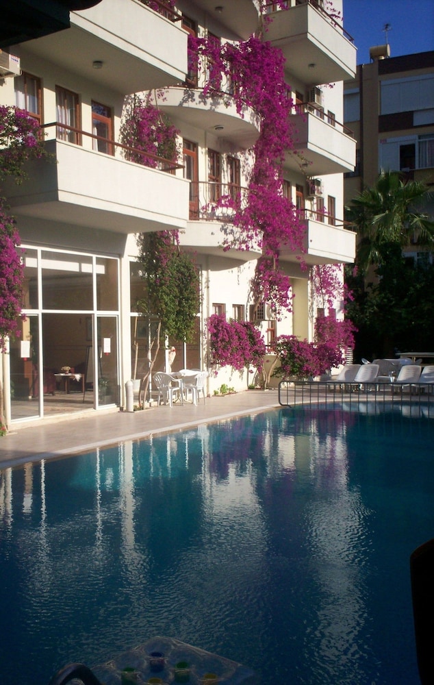 The S Apart & Suites Hotel — Swimming pool in Alanya