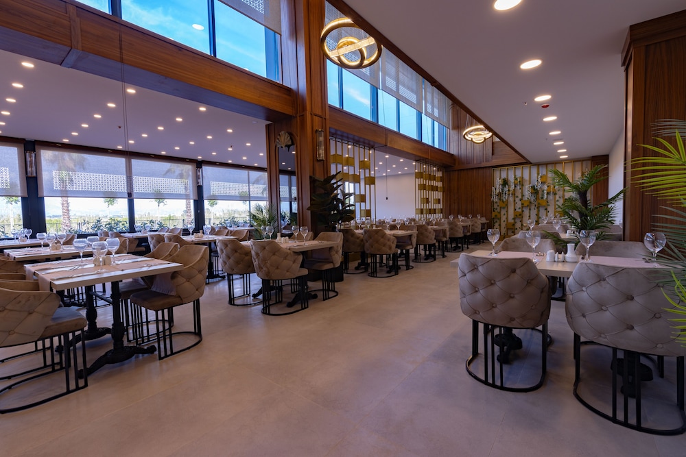 Belenli Resort Hotel — Restaurant & bars in Belek