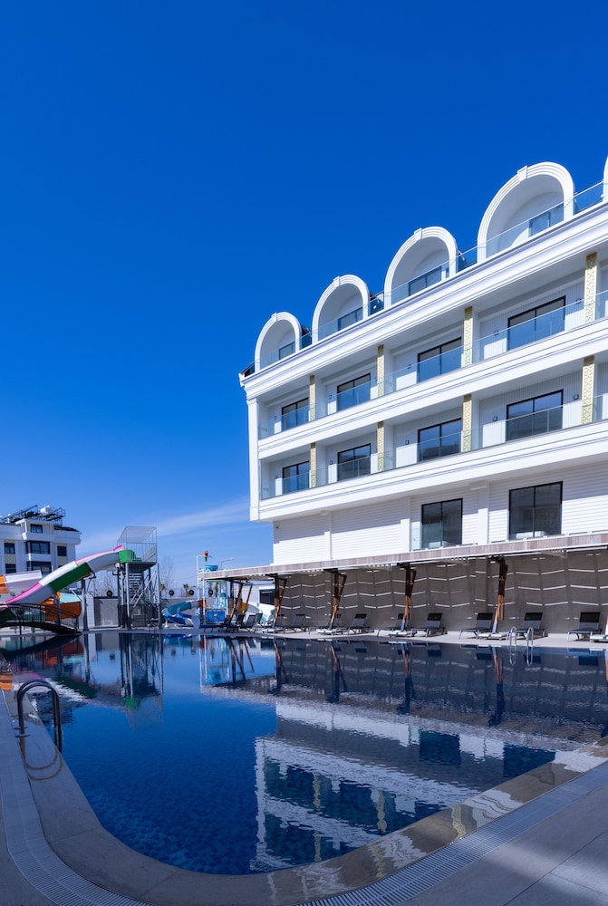 Belenli Resort Hotel — Hotel building in Belek