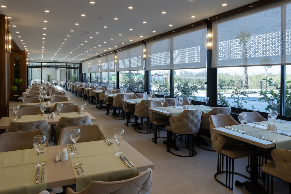 Belenli Resort Hotel — Restaurant & bars in Belek