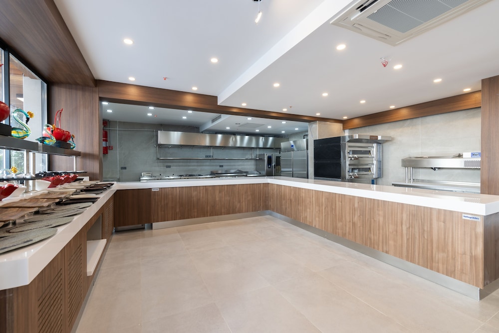 Belenli Resort Hotel — Restaurant & bars in Belek