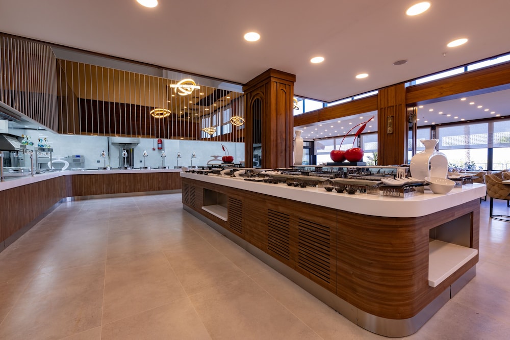 Belenli Resort Hotel — Restaurant & bars in Belek
