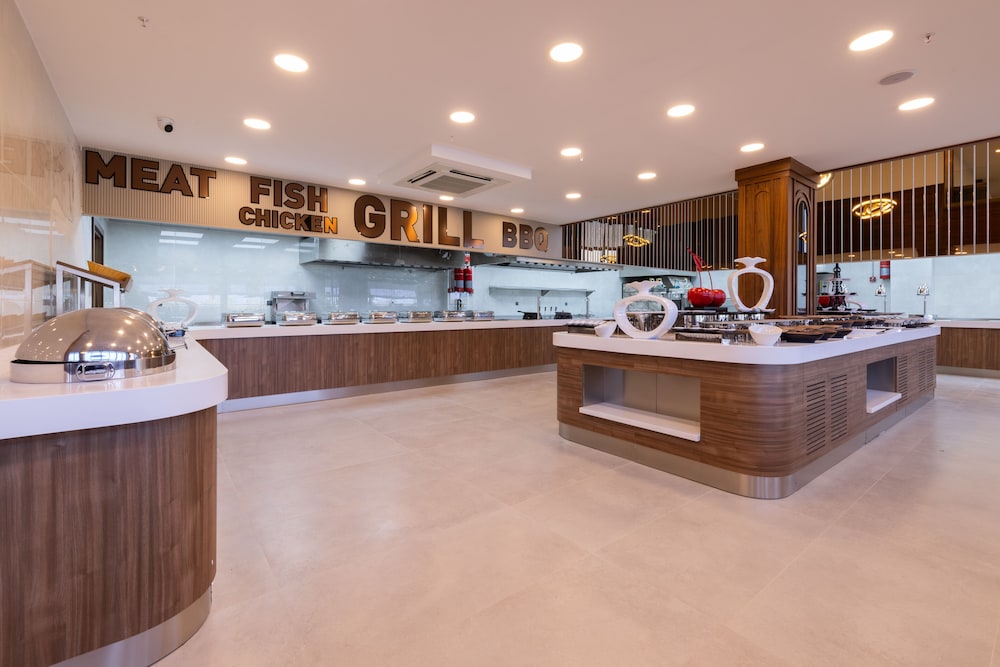 Belenli Resort Hotel — Restaurant & bars in Belek