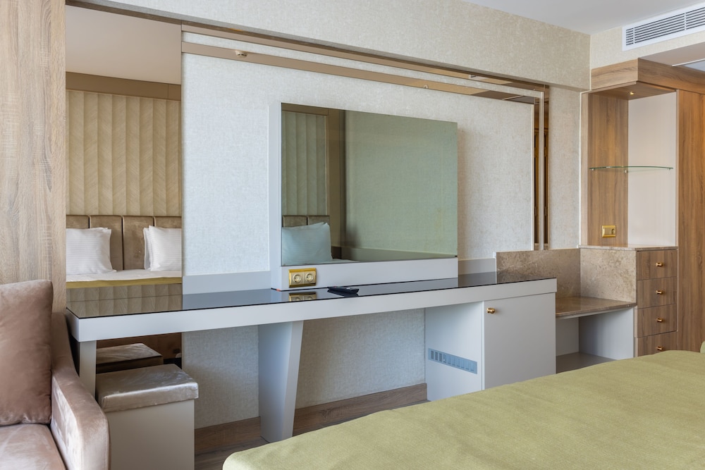 Belenli Resort Hotel — Hotel rooms in Belek