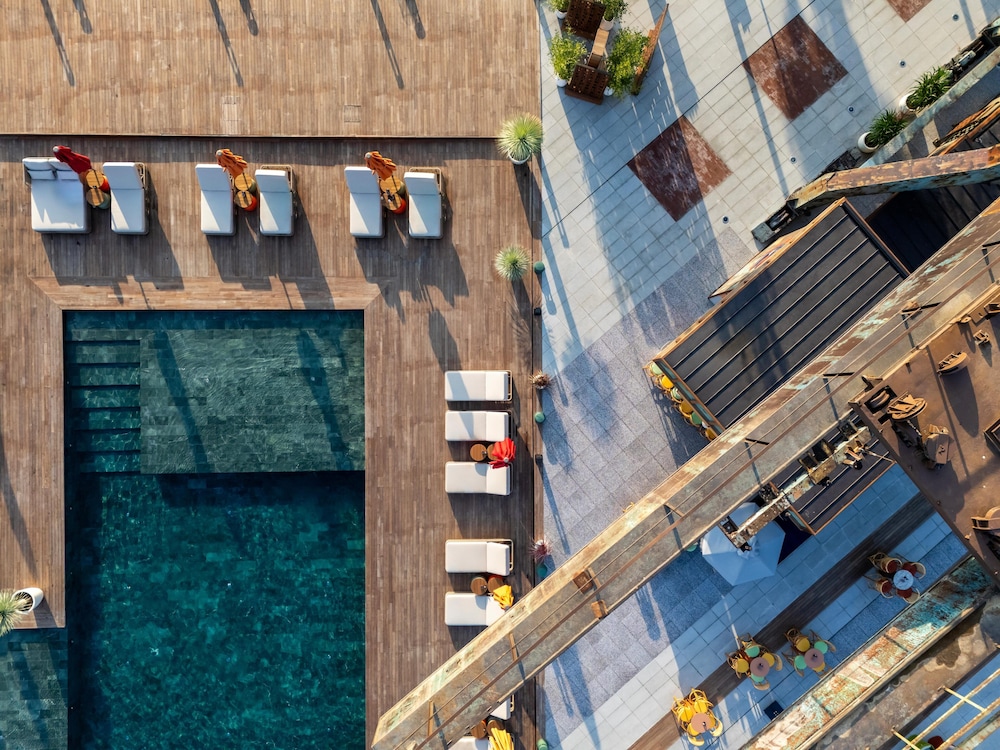 Rixos Tersane Istanbul — Swimming pool in Istanbul, Istanbul