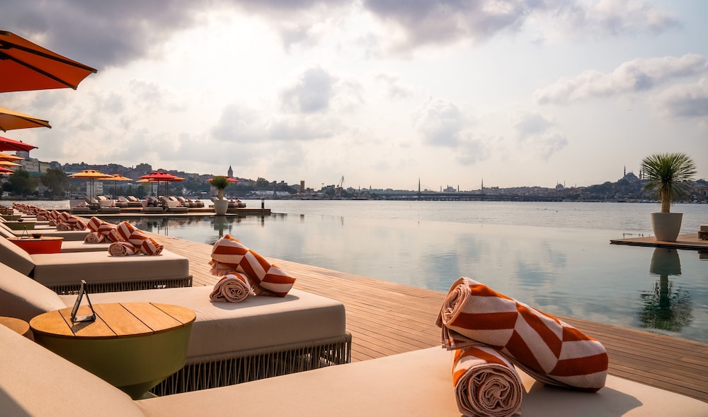 Rixos Tersane Istanbul — Swimming pool in Istanbul, Istanbul