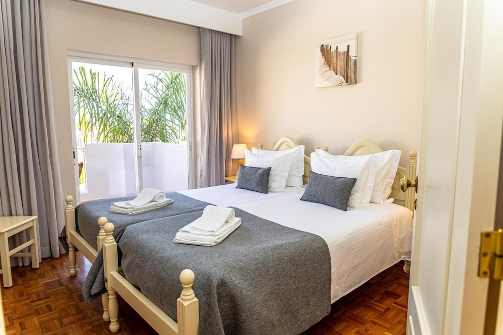 Giramar Apartamentos Turisticos — Hotel rooms in Lagos, Faro