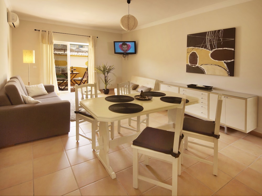 Giramar Apartamentos Turisticos — Hotel rooms in Lagos, Faro
