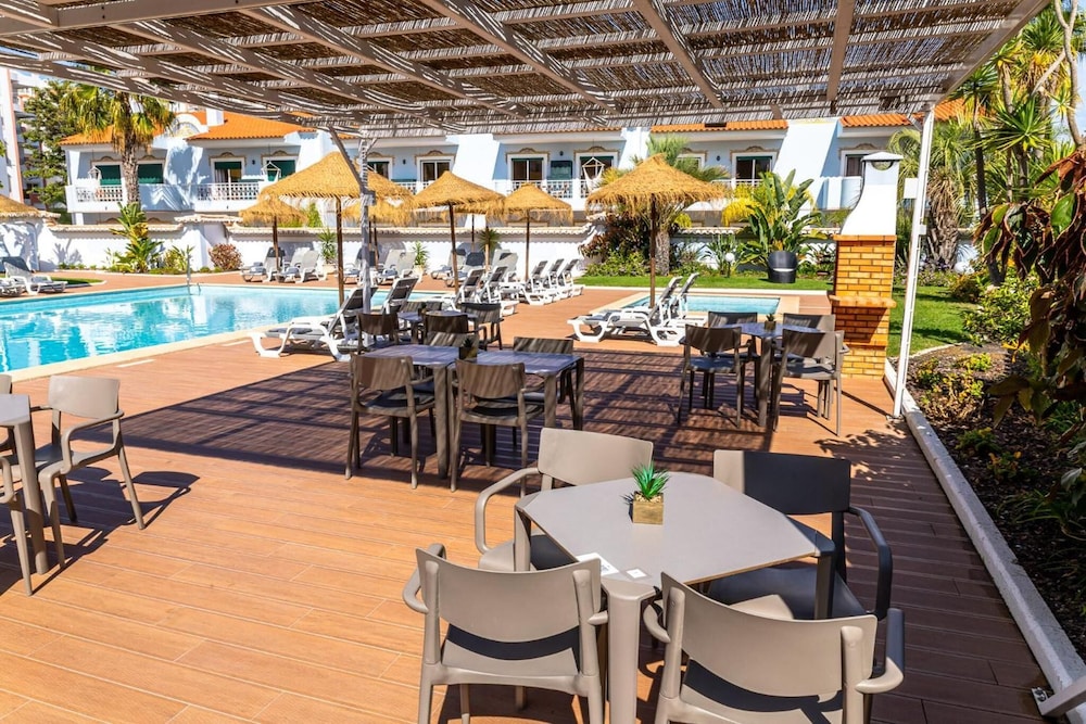 Giramar Apartamentos Turisticos — Restaurant & bars in Lagos, Faro