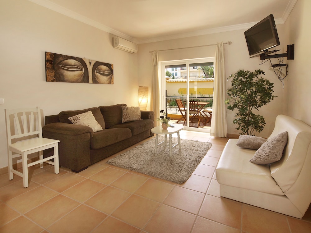 Giramar Apartamentos Turisticos — Hotel rooms in Lagos, Faro
