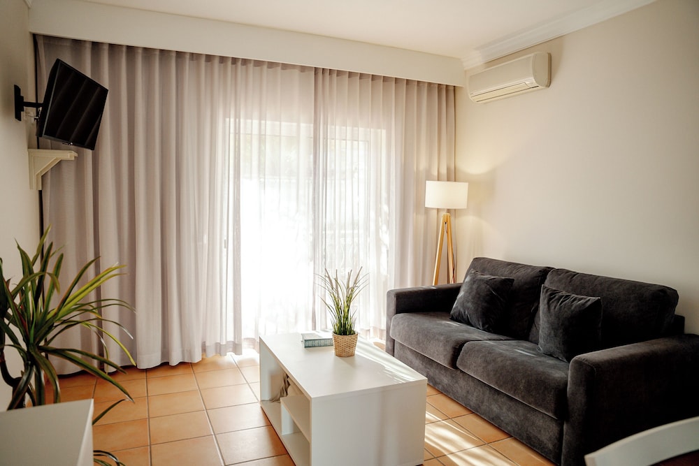 Giramar Apartamentos Turisticos — Hotel rooms in Lagos, Faro