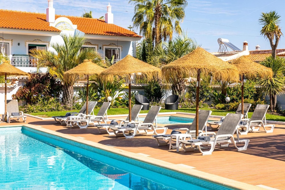 Giramar Apartamentos Turisticos — Swimming pool in Lagos, Faro