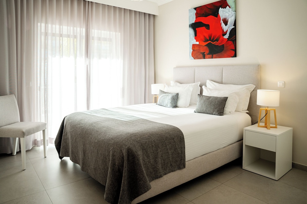 Giramar Apartamentos Turisticos — Hotel rooms in Lagos, Faro