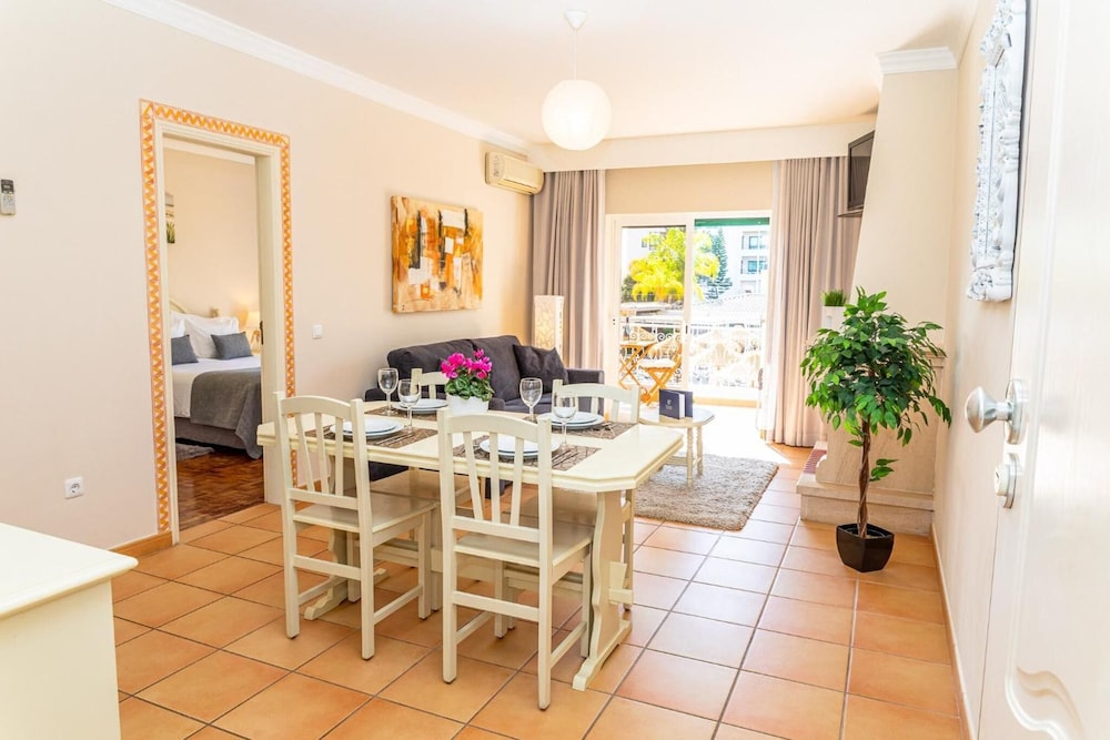 Giramar Apartamentos Turisticos — Hotel rooms in Lagos, Faro