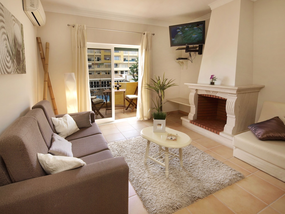 Giramar Apartamentos Turisticos — Hotel rooms in Lagos, Faro
