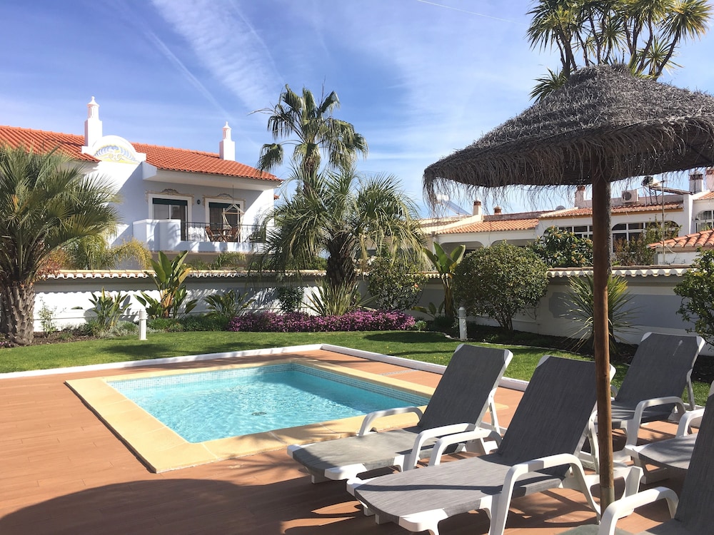 Giramar Apartamentos Turisticos — Swimming pool in Lagos, Faro