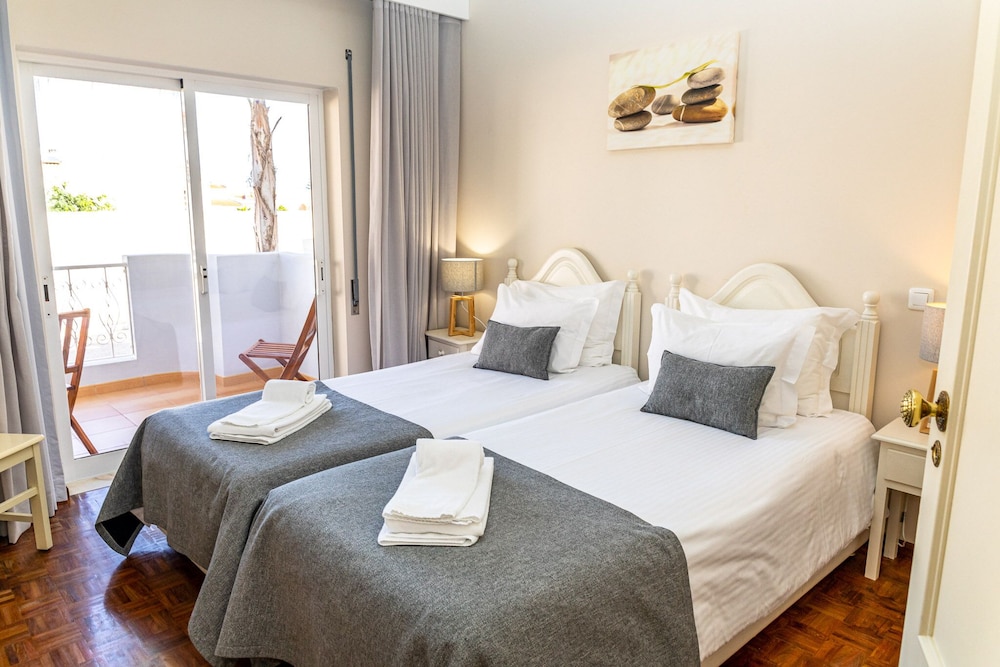 Giramar Apartamentos Turisticos — Hotel rooms in Lagos, Faro
