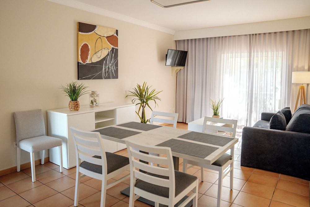 Giramar Apartamentos Turisticos — Hotel rooms in Lagos, Faro