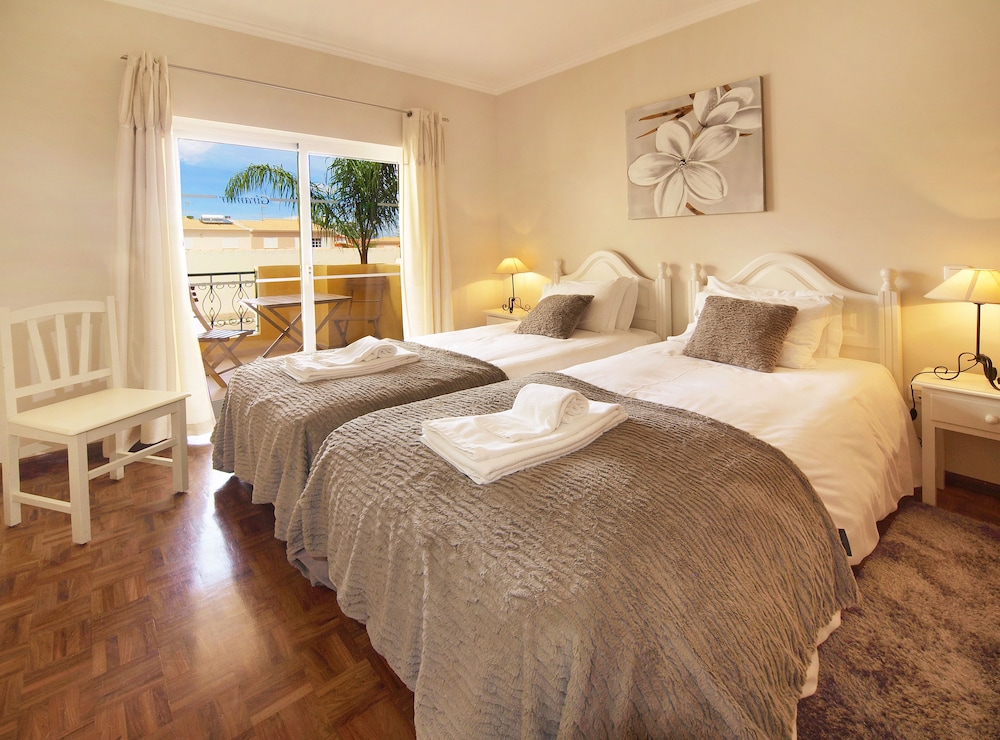Giramar Apartamentos Turisticos — Hotel rooms in Lagos, Faro