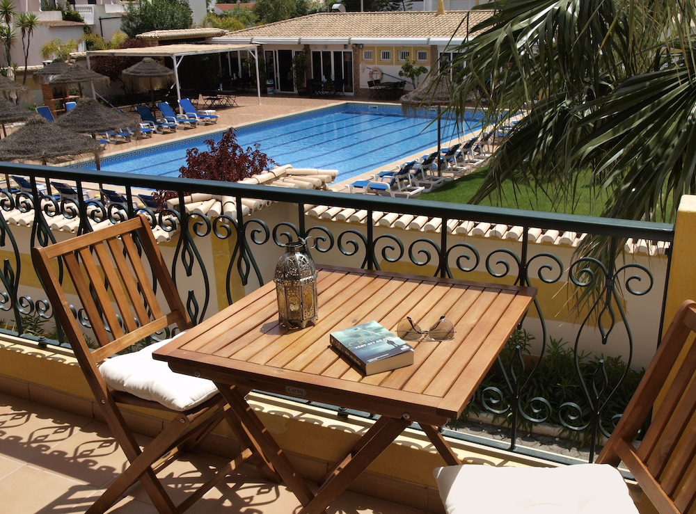 Giramar Apartamentos Turisticos — Swimming pool in Lagos, Faro