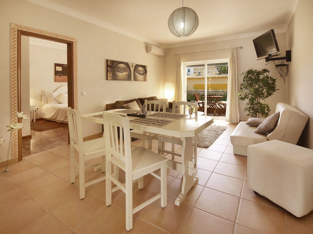 Giramar Apartamentos Turisticos — Hotel rooms in Lagos, Faro