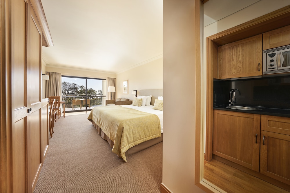 The Residence Porto Mare, by PortoBay — Hotel rooms in Funchal, Madeira